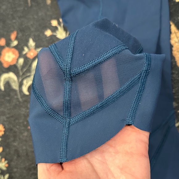 lululemon athletica 6 Teal Leggings - Picture 5 of 6